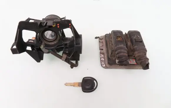 Opel Zafira A Engine control unit/module ECU 5WK91705 90582539 90589313