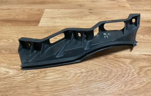 Volkswagen PASSAT B6 Front bumper mounting bracket 3C0807890