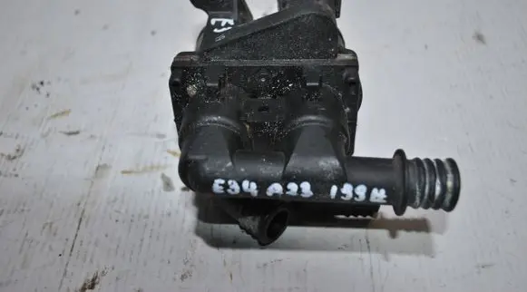 BMW 5 E34 Coolant heater control valve 8391417