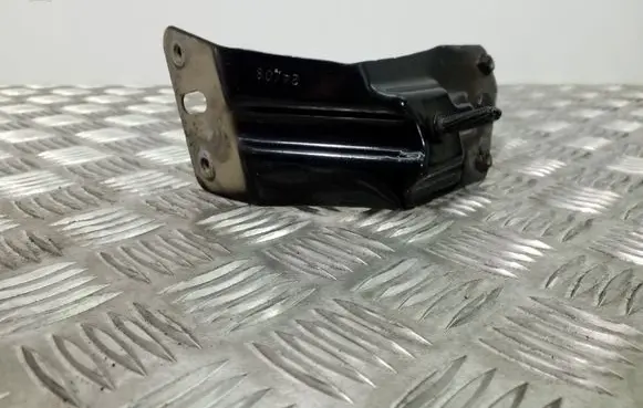 Fender mounting bracket