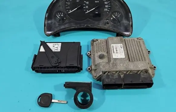 Opel Corsa C Engine control unit/module ECU 55190069 IMPRK1516780