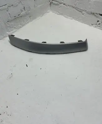 Front bumper splitter molding