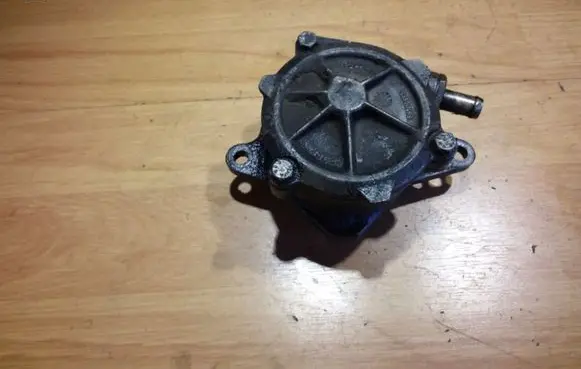 BMW 5 E39 Vacuum pump 96110885