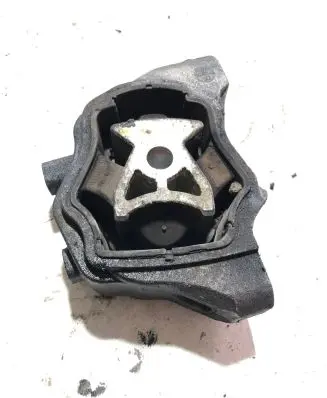 Volvo XC60 Engine mount bracket