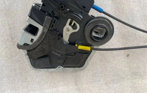Toyota Corolla Verso E121 Rear door lock