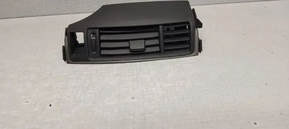 Toyota Verso Dash center air vent grill 556700F030