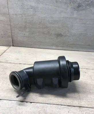 Mercedes-Benz E W212 Intake resonator A6511400087 4011195A