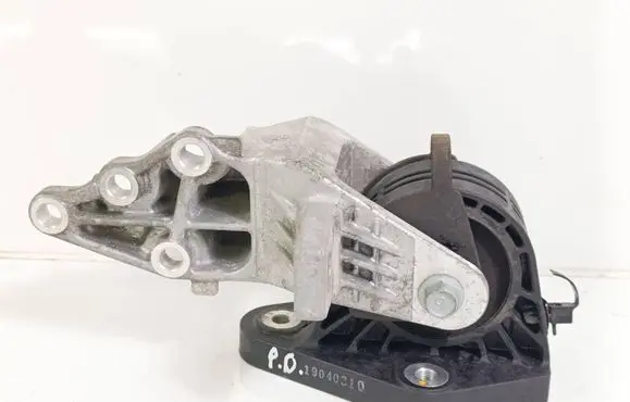 Hyundai Ioniq Engine mount bracket