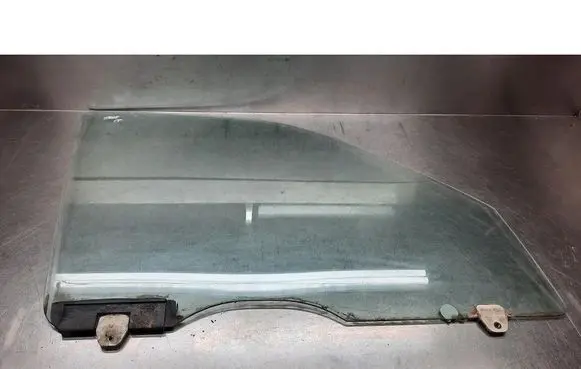 Honda CR-V Front door window glass four-door