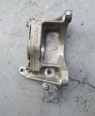 Nissan Leaf II (ZE1) Driveshaft support bearing bracket 190602A074