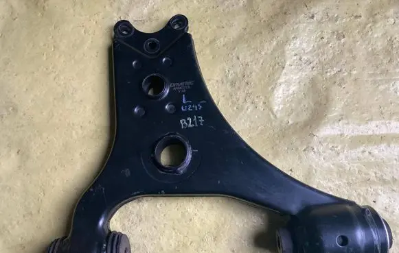 Mercedes-Benz B W245 Front control arm ARM0213L A1693300407