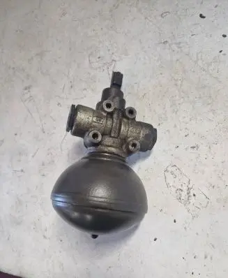Citroen C6 Air suspension valve block 