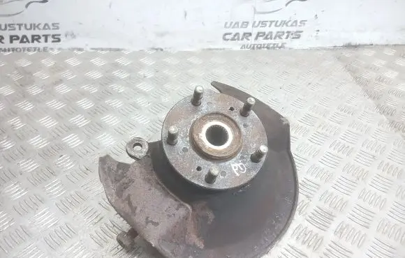 Honda FR-V Front wheel hub spindle knuckle