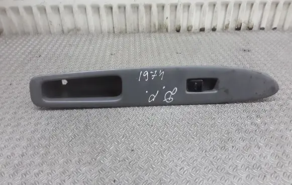 Toyota Avensis Verso Electric window control switch 8403044020