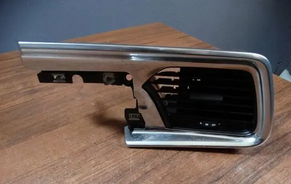 Porsche Panamera (971) Dash center air vent grill
