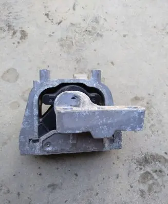 Volkswagen Tiguan Engine mount bracket 5N0199262