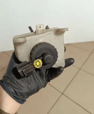 Ford Focus Brake fluid reservoir 98ag2l414ae