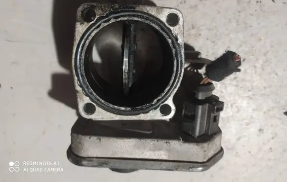 Opel Astra J Throttle valve 8981052101