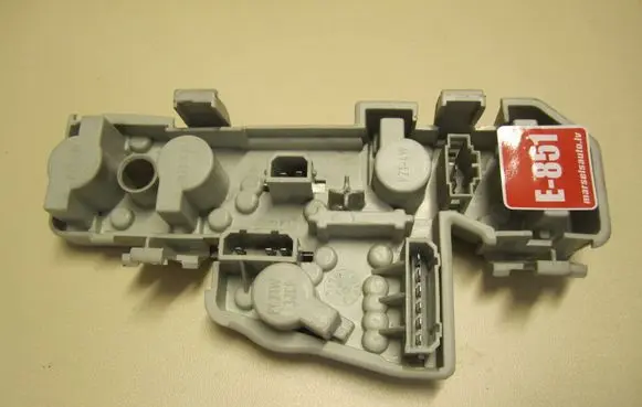Volkswagen PASSAT B5 Tail light bulb cover holder