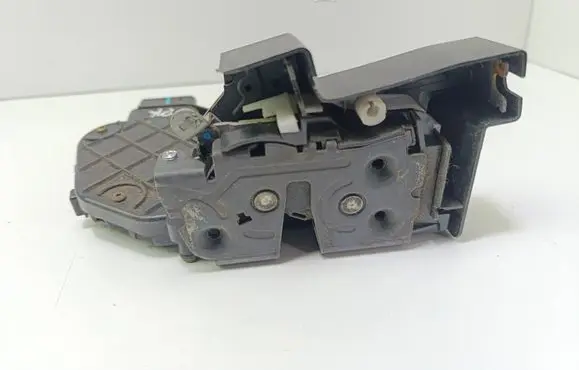 Volvo V50 Front door lock 30699787