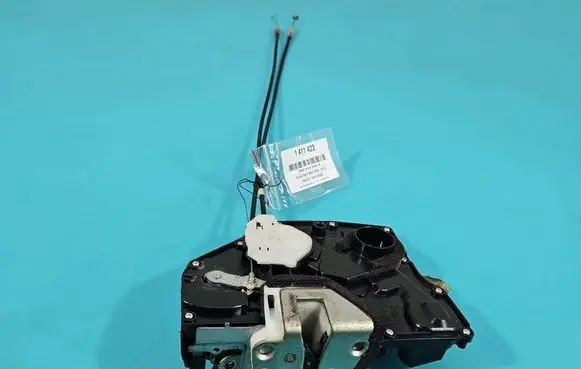 Suzuki Swift I Front door lock IMPRK1411423