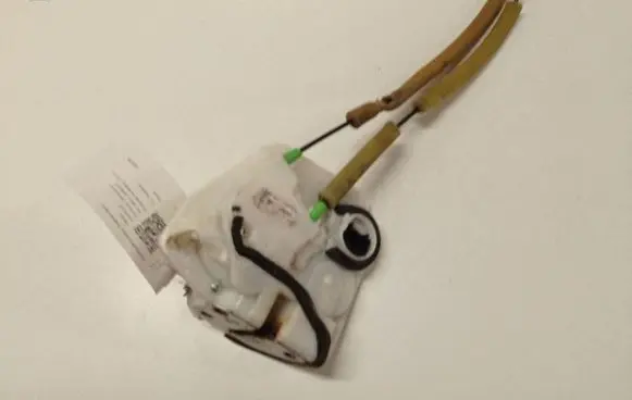 Mazda 3 II Rear door lock 9C10C0230
