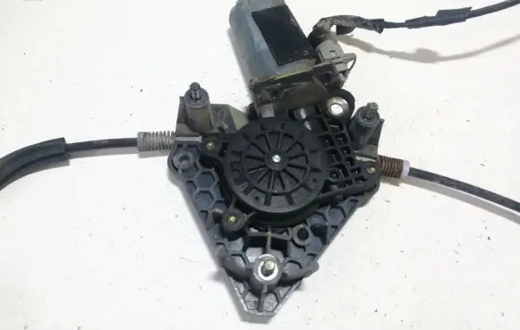 Peugeot 406 Rear door window regulator motor 0130821779