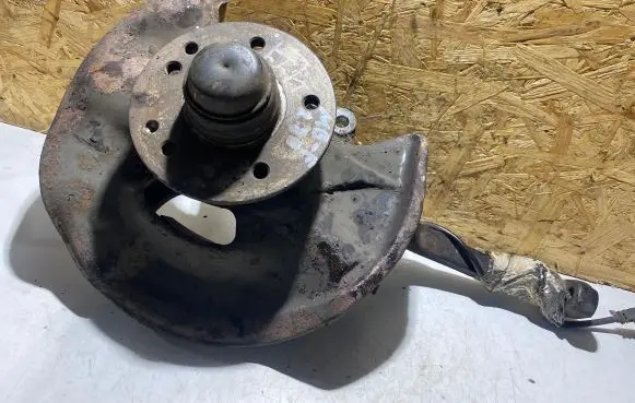 Mercedes-Benz E W210 Front wheel hub