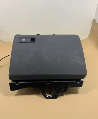 Volkswagen PASSAT B6 Glove box