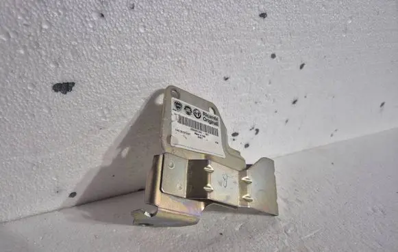 Fiat 500L Fuel pump bracket 55261341