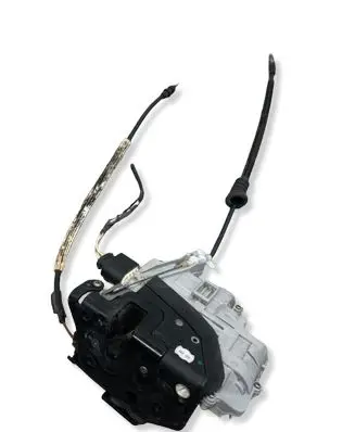 Volkswagen PASSAT B7 Front door lock 3C1837016A