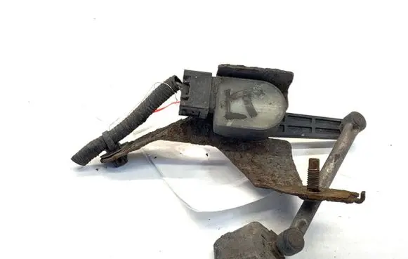 Infiniti Q50 Headlight/headlamp level sensor 