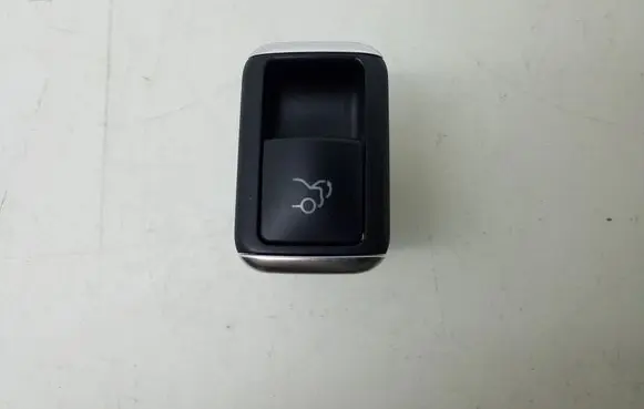 Tailgate opening switch