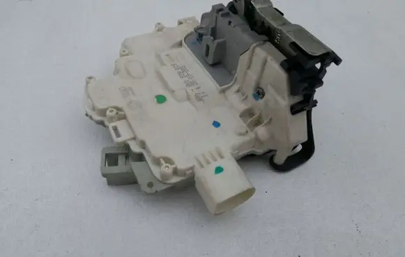 Audi Q7 4M Rear door lock 8K0839015