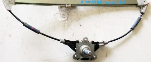 Suzuki Baleno IV Rear window lifting mechanism without motor