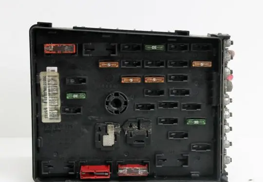 Volkswagen PASSAT B6 Fuse box set 3C0937125