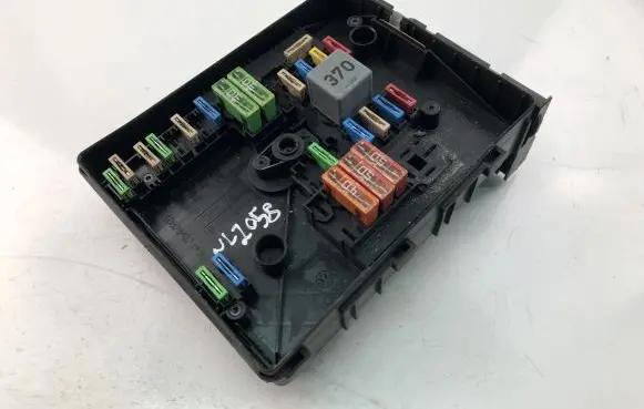 Volkswagen Golf V Fuse box set 1K0937125A