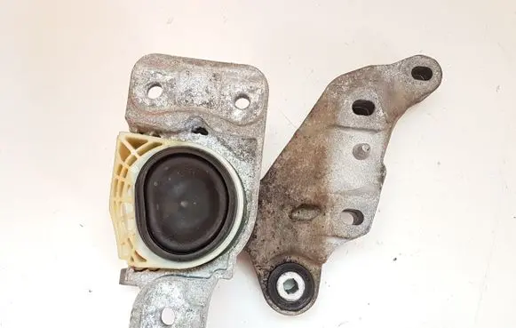 Mercedes-Benz V Class W447 Engine mount bracket A4472411200
