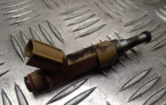 Toyota Prius (XW30) Fuel injector 138022223 2325001030