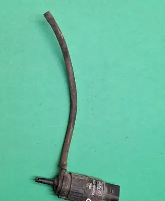 Ford Mondeo MK IV Windscreen/windshield washer pump 6m2113k082