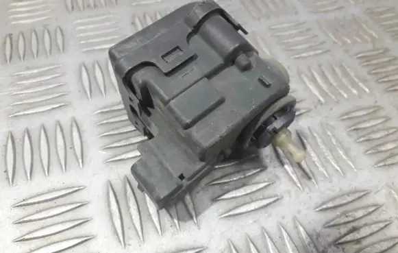 Headlight level adjustment motor