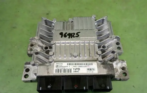 Ford C-MAX I Engine control unit/module ECU