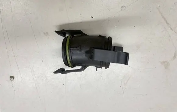 Volkswagen Jetta VI Air intake duct part 04E145875