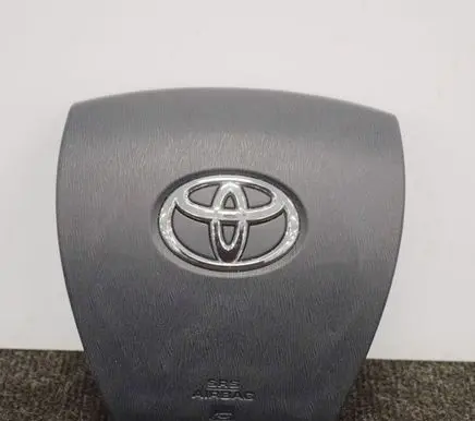 Toyota Prius c Steering wheel airbag