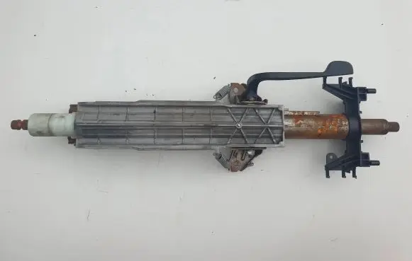 BMW 1 F20 F21 Steering wheel axle 6858561 743036 13011000862