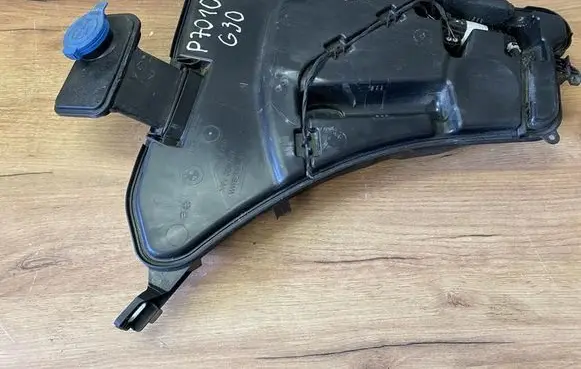 BMW 5 G30 G31 G38 Windshield washer fluid reservoir/tank 8071453