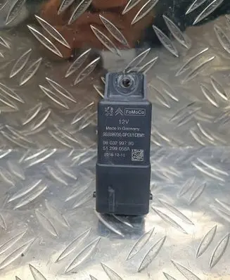Glow plug pre-heat relay