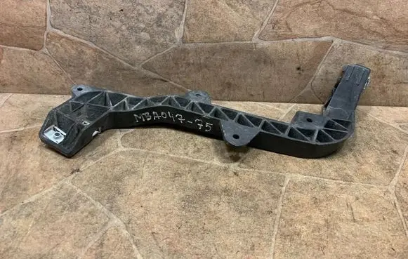 Mercedes-Benz GLE (W166 - C292) Front bumper mounting bracket A1666263631