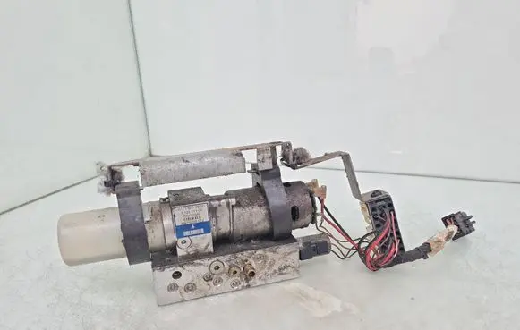 Mercedes-Benz SLK R171 Convertible roof hydraulic pump A1718000030