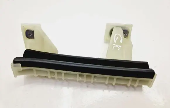 Peugeot 2008 II Rear door windshield rail 9825959980